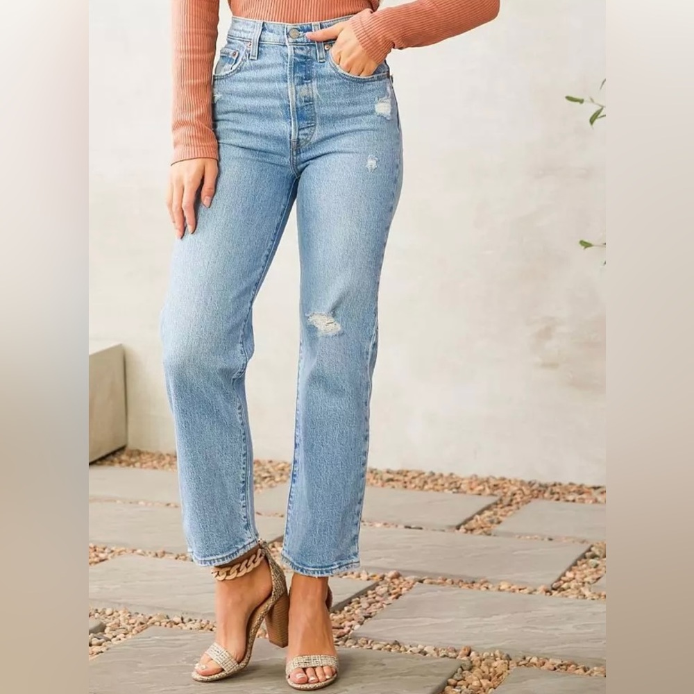 Levi's Ripped Ribcage Straight Ankle Jean